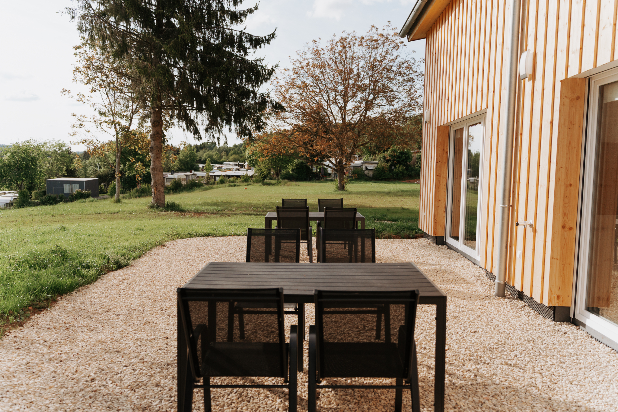 Apartmentterrasse mit Gartenblick
